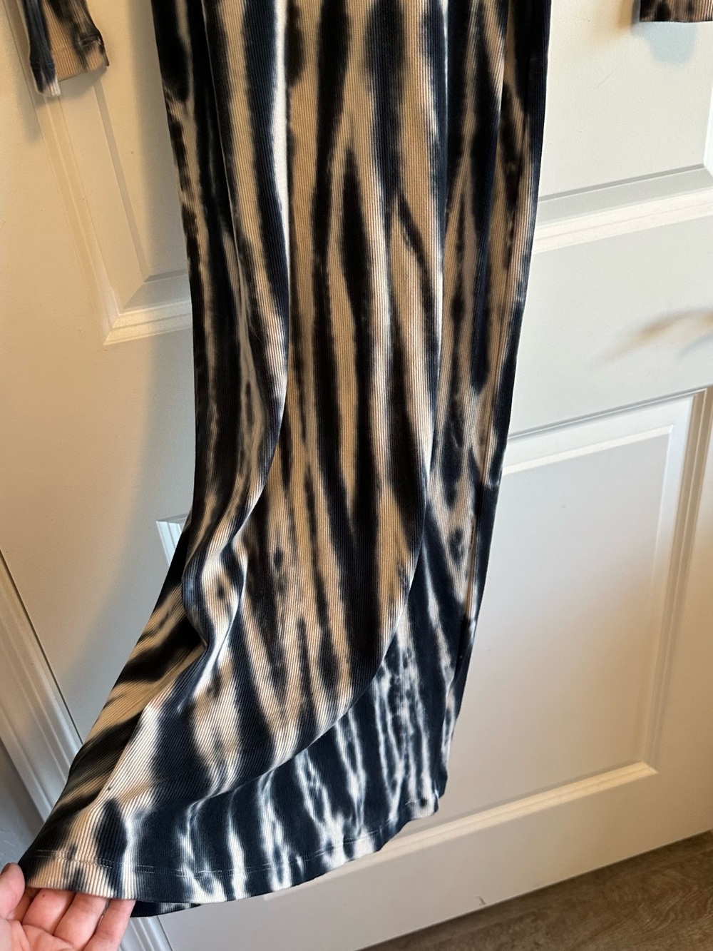Young Fabulous & Broke Blue Cream Tie-Dye Long Sleeve Maxi Dress YFB - Picture 3 of 7